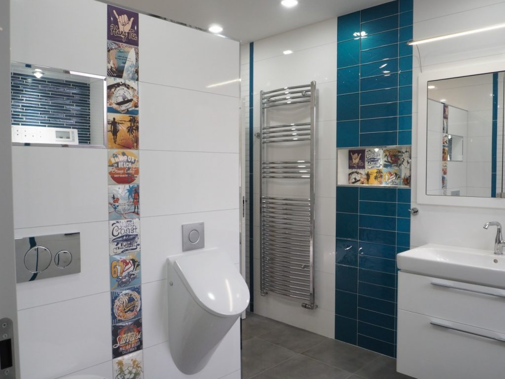 Pisoár, Netradiční koupelna s luxusními vychytávkami v rodinném domě v Mostě