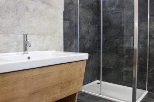 Prodejna Šujan Most Koupelny – sprchový kout