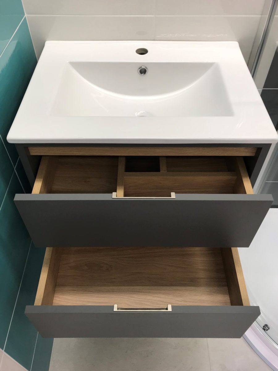 skříňka pod umyvadlo s bezúchytkovým systémem – koupelnový nábytek