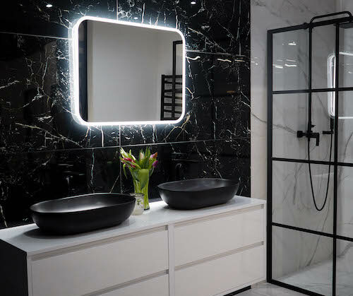 grafický návrh koupelny – Koupelna s obklady v imitaci mramoru