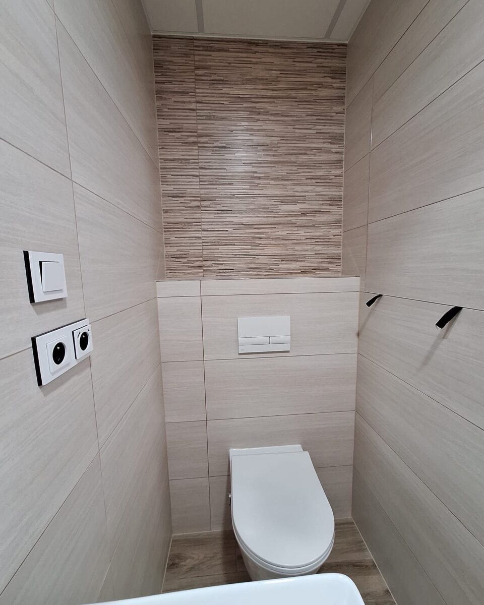 Krásná koupelna v krémových barvách v kombinaci s hnědou (Chomutov)